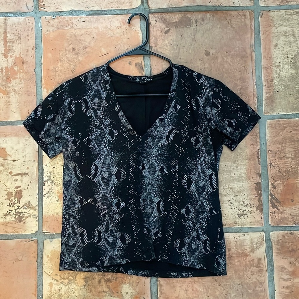 🔷 MONROW Size S Black and Silver Snakeprint Tee Made in USA